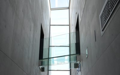 Curved Glass and decoration, here’s how to make safe glass balustrades